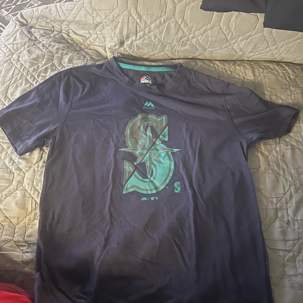 Boys size 10/12 Mariners Tee